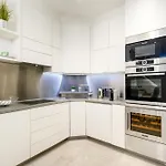 Triplex, Rooftop With Parlament View & Jacuzzi