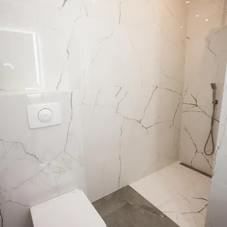 Triplex, Rooftop With Parlament View & Jacuzzi * 부다페스트