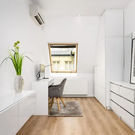 Triplex, Rooftop With Parlament View & Jacuzzi * 부다페스트