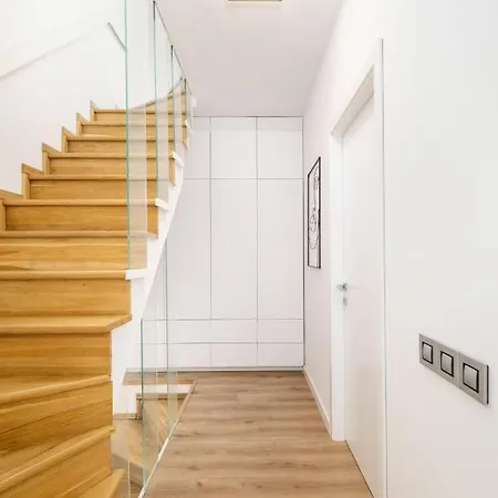Apartment Triplex, Rooftop With Parlament View & Jacuzzi *