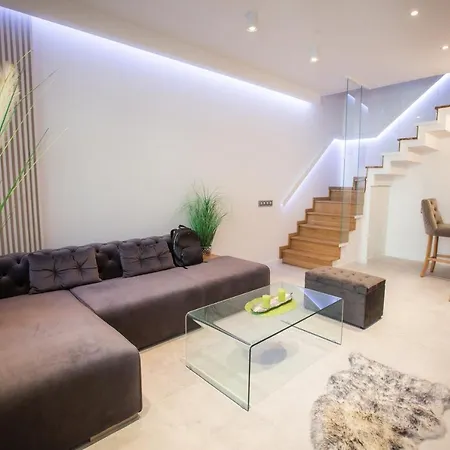 Triplex, Rooftop With Parlament View & Jacuzzi Διαμέρισμα Βουδαπέστη