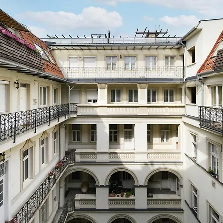 Triplex, Rooftop With Parlament View & Jacuzzi *