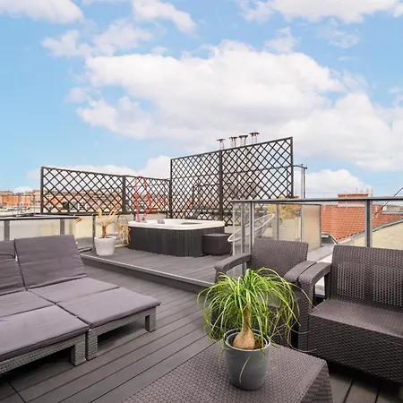 Triplex, Rooftop With Parlament View & Jacuzzi *