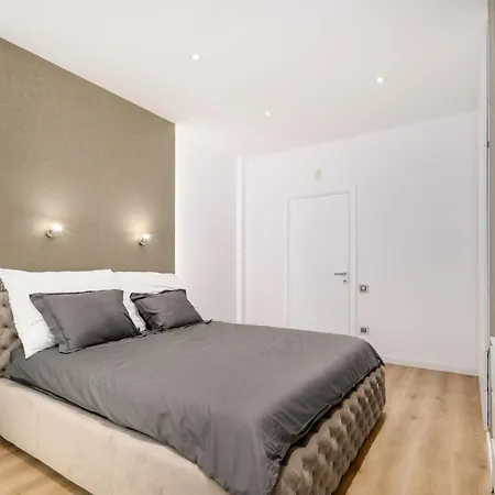 Apartment Triplex, Rooftop With Parlament View & Jacuzzi