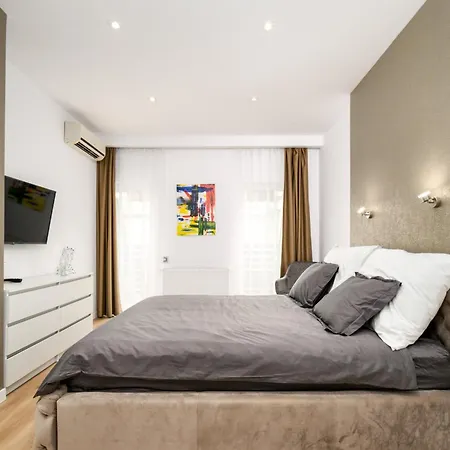 Triplex, Rooftop With Parlament View & Jacuzzi Budapest