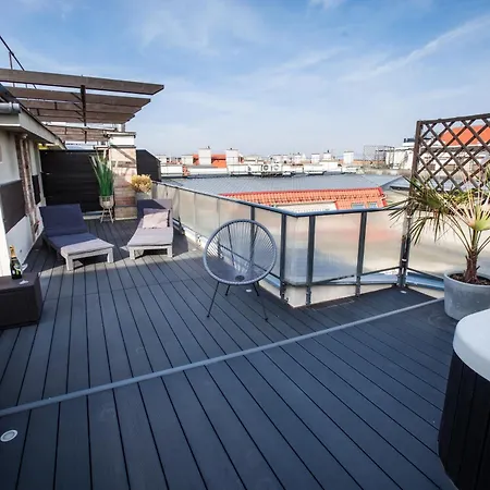Apartment Triplex, Rooftop With Parlament View & Jacuzzi *