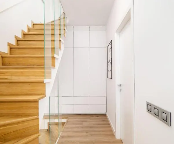 Appartamento Triplex, Rooftop With Parlament View & Jacuzzi *