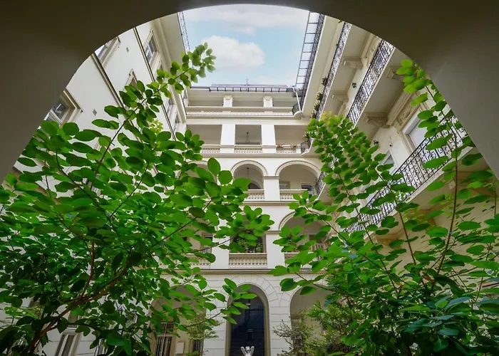 Triplex, Rooftop With Parlament View & Jacuzzi Apartment *