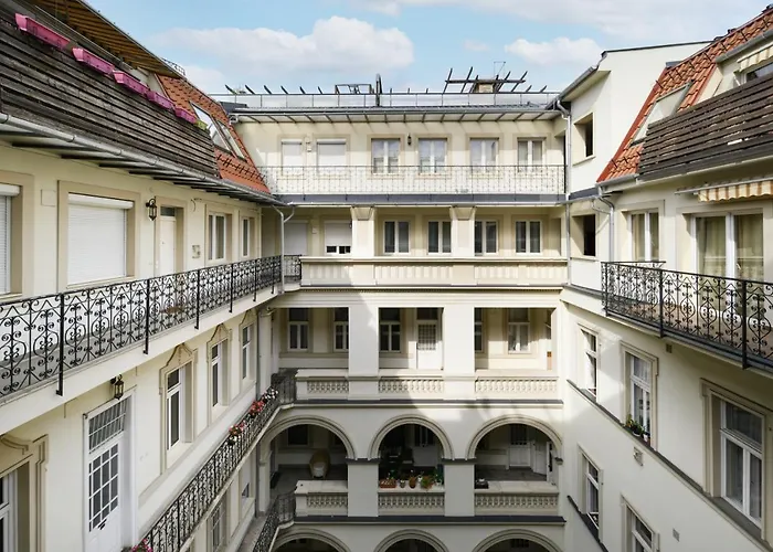 Triplex, Rooftop With Parlament View & Jacuzzi *