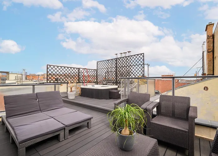 Triplex, Rooftop With Parlament View & Jacuzzi *