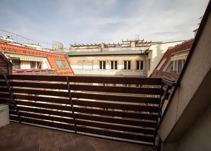 Appartamento Triplex, Rooftop With Parlament View & Jacuzzi