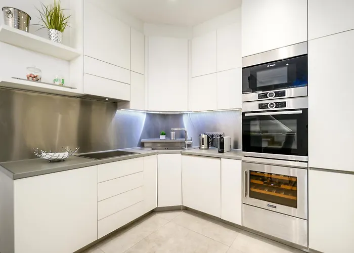 Triplex, Rooftop With Parlament View & Jacuzzi