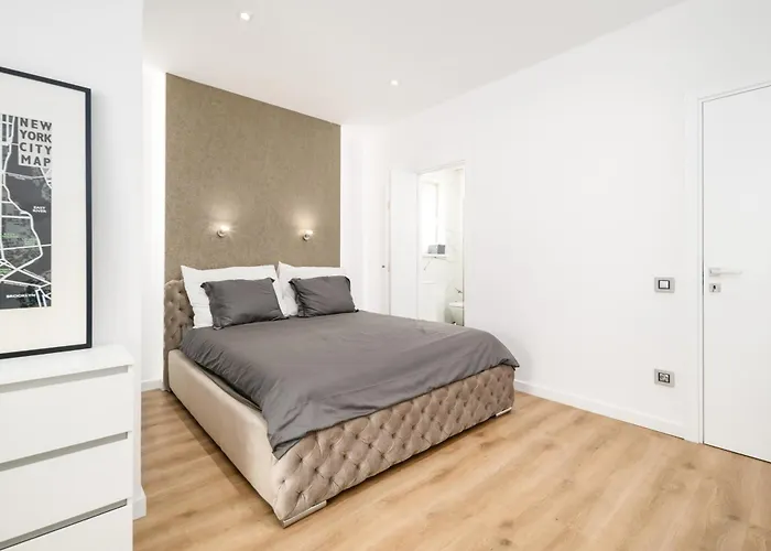 Apartment Triplex, Rooftop With Parlament View & Jacuzzi *