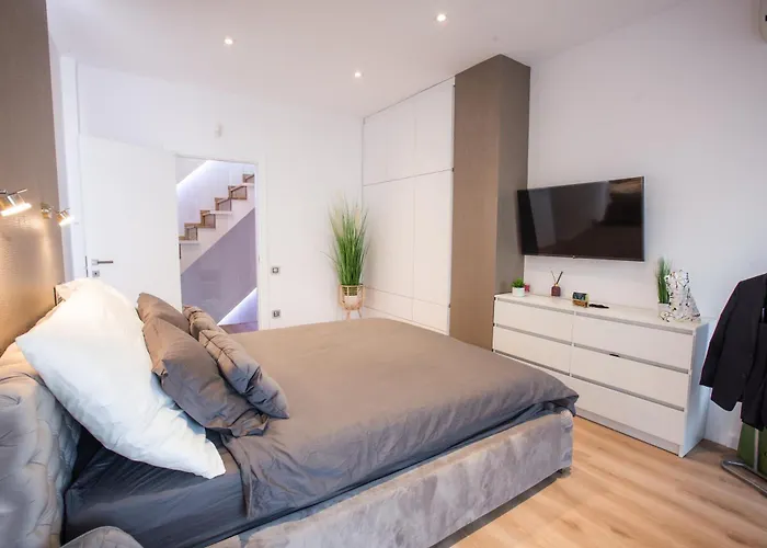 Triplex, Rooftop With Parlament View & Jacuzzi