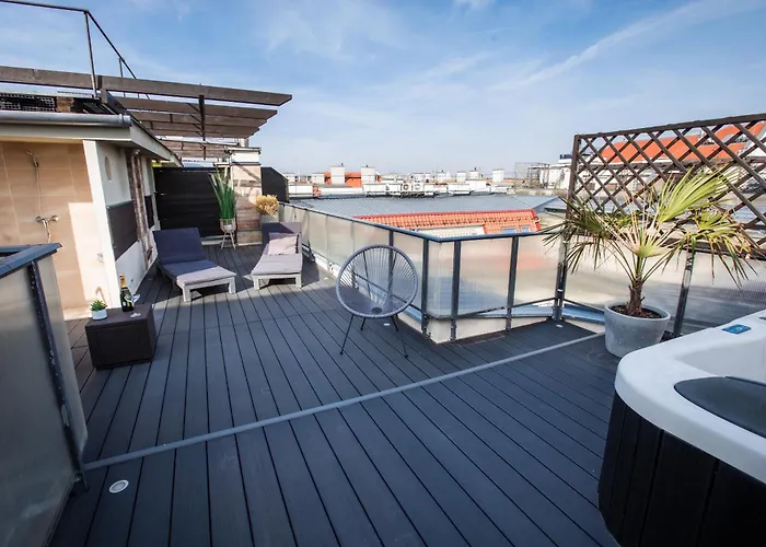 Apartment Triplex, Rooftop With Parlament View & Jacuzzi *